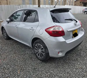 Toyota Auris 2010 Nyeusi