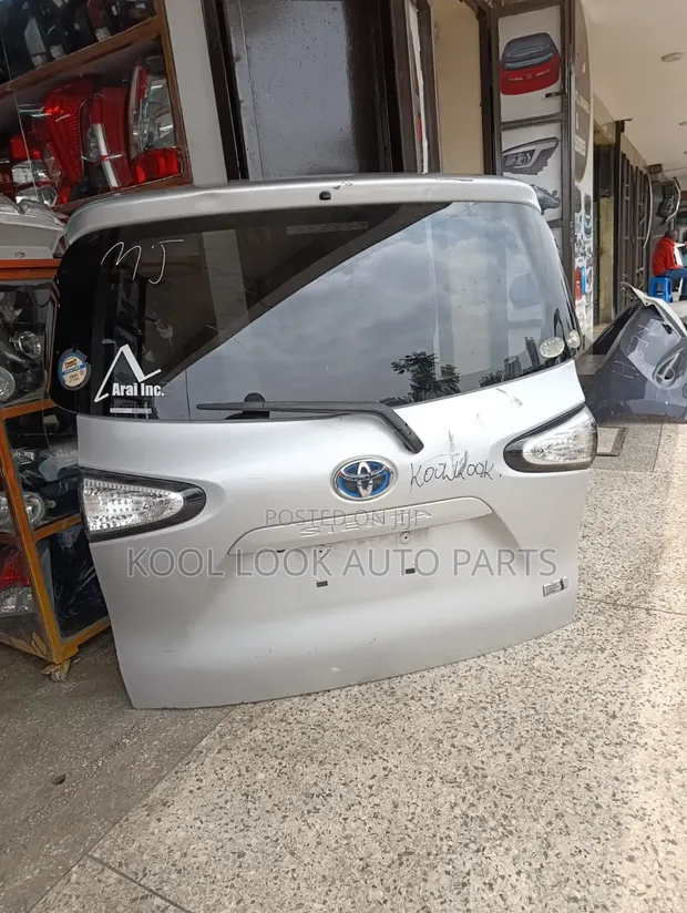 Toyota Sienta 2016 Tailgate/Boot Kamili - 1