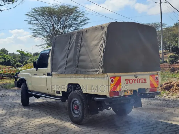 Toyota Land Cruiser Pickup 2014 Kahawia - 1