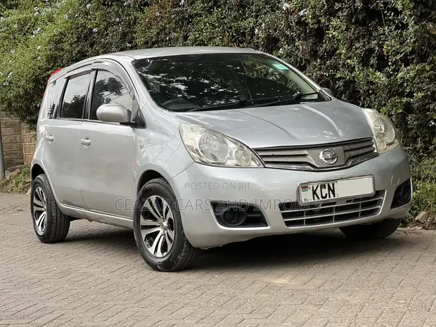 Nissan Note 2011 Silver - 1