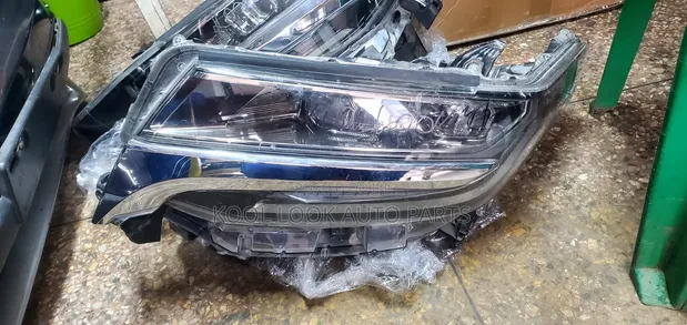 Mataa ya Xenon Toyota Alphard 2018 - 1