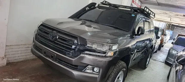 Toyota Land Cruiser Sahara 2018 Kijivu - 1