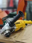 DEWALT 9-Inch Angle Grinder ya Heavy-Duty - 2