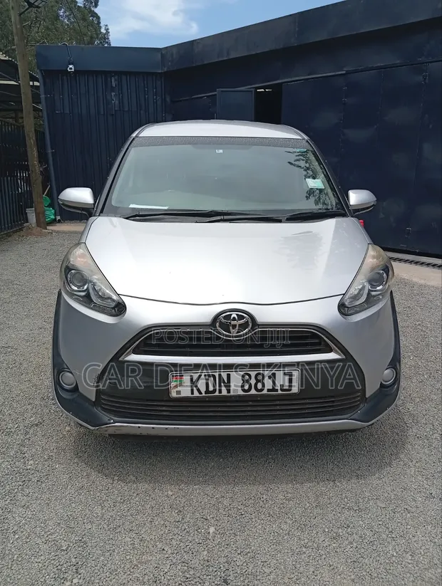 Toyota Sienta 1.5 FWD (6-seater) 2016 Silver - 1