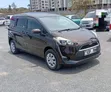 Toyota Sienta 2017 Brown - 4