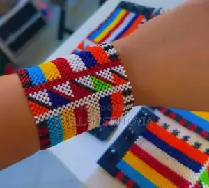 Vikuku vya Maasai Vilivyotengenezwa kwa Mikono