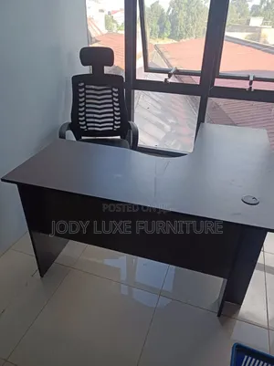 L-Shaped Desk ya Ofisi na Kiti chenye Headrest