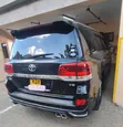 Toyota Land Cruiser V8 2011 Nyeusi - 2