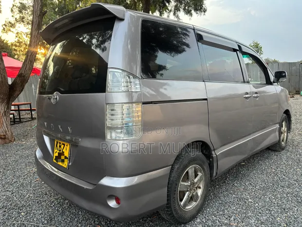 Toyota Voxy 2007 Silver - 1