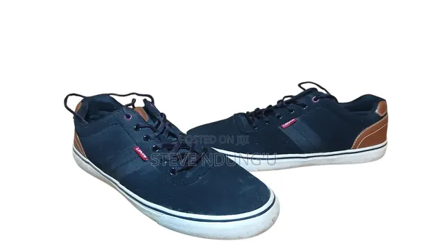 Second Hand Levi's Sneakers - 1