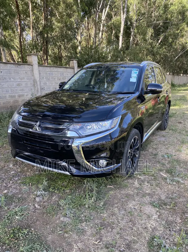 Mitsubishi Outlander 2.0 PHEV AWD 2016 Nyeusi - 1