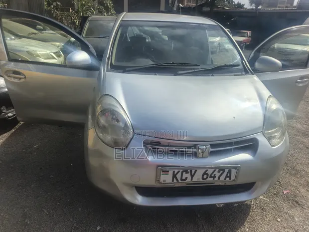 Toyota Passo 2012 Nyeupe - 1