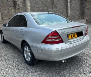 Mercedes-Benz C200 2003 Nyeusi