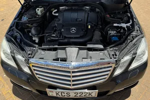 Mercedes-Benz E250 CGI 2012 Nyeusi