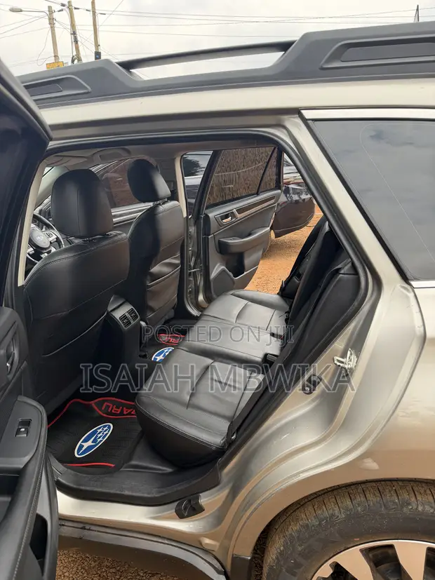 Subaru Outback 2017 Silver - 1