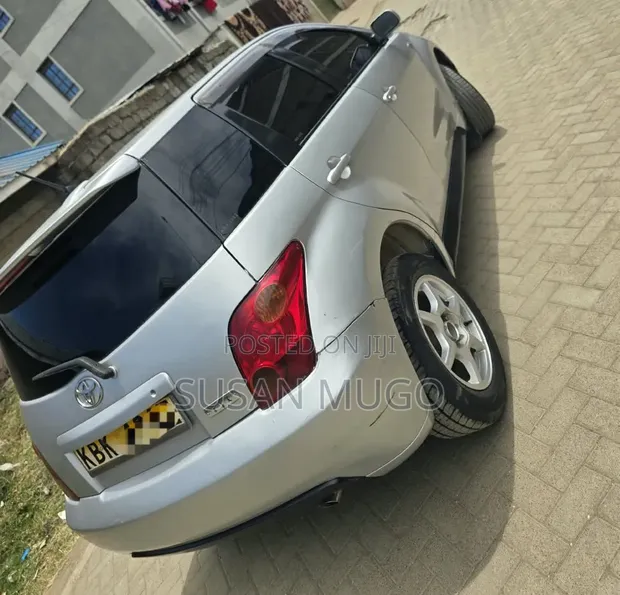 Toyota IST 2005 Nyeupe - 1