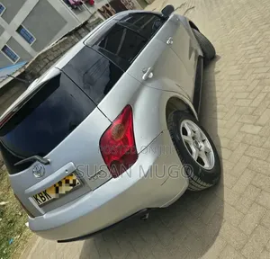 Toyota IST 2005 Nyeupe