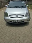 Toyota IST 2005 Nyeupe - 2