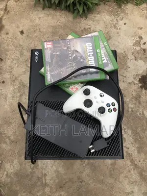 Xbox One Standard Edition na Kidhibiti