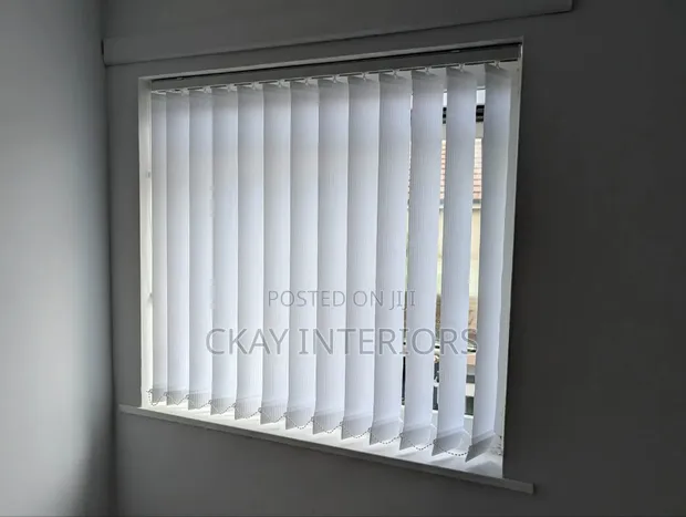 Vertical Blinds kwa Madirisha ya Ofisi - 1