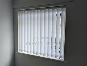 Vertical Blinds kwa Madirisha ya Ofisi