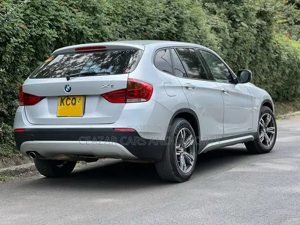BMW X1 2011 Nyeusi - 1