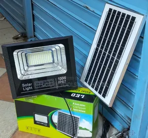 100W LED Solar Floodlight IP67 with 16-Hour Discharge