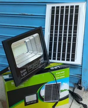 Mwanga wa Kisasa wa Solar Floodlight 100W IP67 na Sensor & Remote