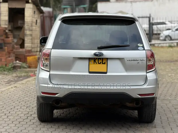 Subaru Forester 2011 Silver - 1