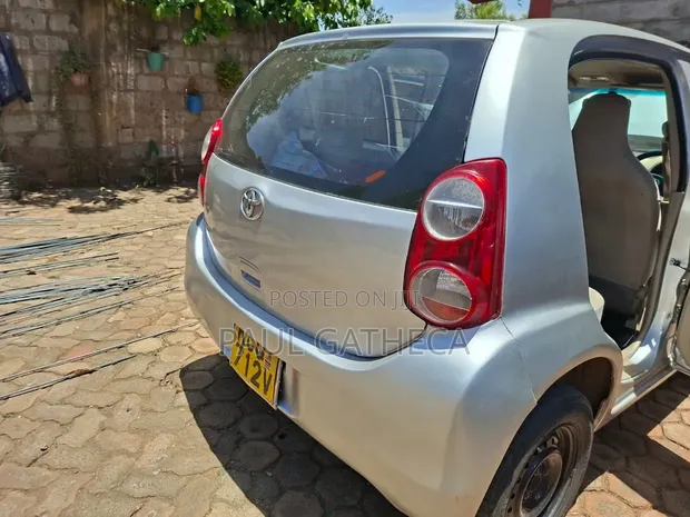 Toyota Passo 2011 Silver - 1