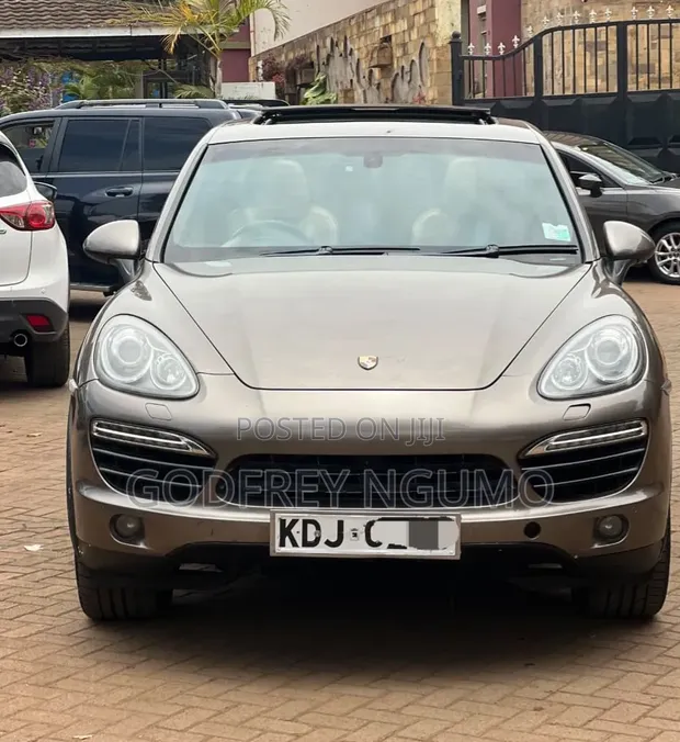 Porsche Cayenne 2014 Dhahabu - 1