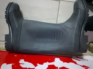 Gumboots Nyeusi za Kuzuia Maji