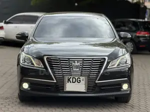 Toyota Crown Royal Saloon 2014 Nyeusi