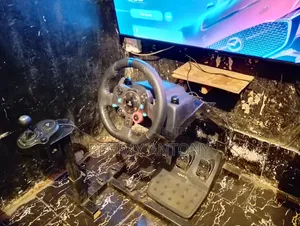 Logitech G29 Drive Force Steering Wheel na Shifter