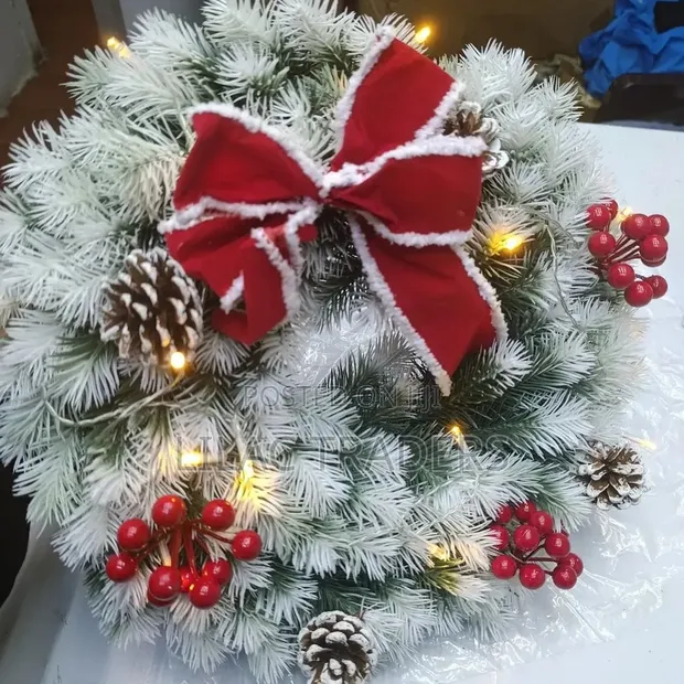 35cm Pre-Lit Christmas Wreath Decoration - 1