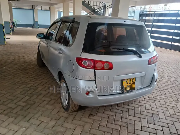 Mazda Demio 2007 Nyeupe - 1