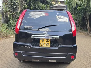Nissan X-Trail 2010 Nyeusi