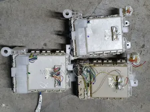 Fuse Box ya Toyota Axio, Premio, RAV4
