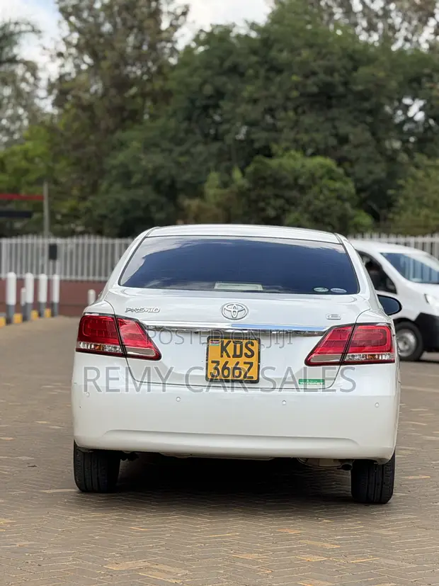 Toyota Premio 2018 Nyeupe - 1