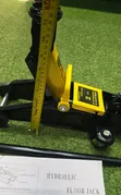 2-Tonne Hydraulic Floor Jack - 1