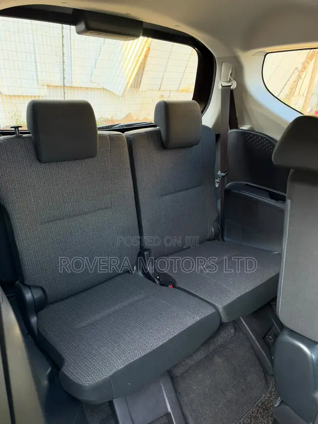 Toyota Sienta Hybrid 2019 Kahawia - 1