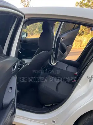 Mazda Axela 2015 Nyeupe