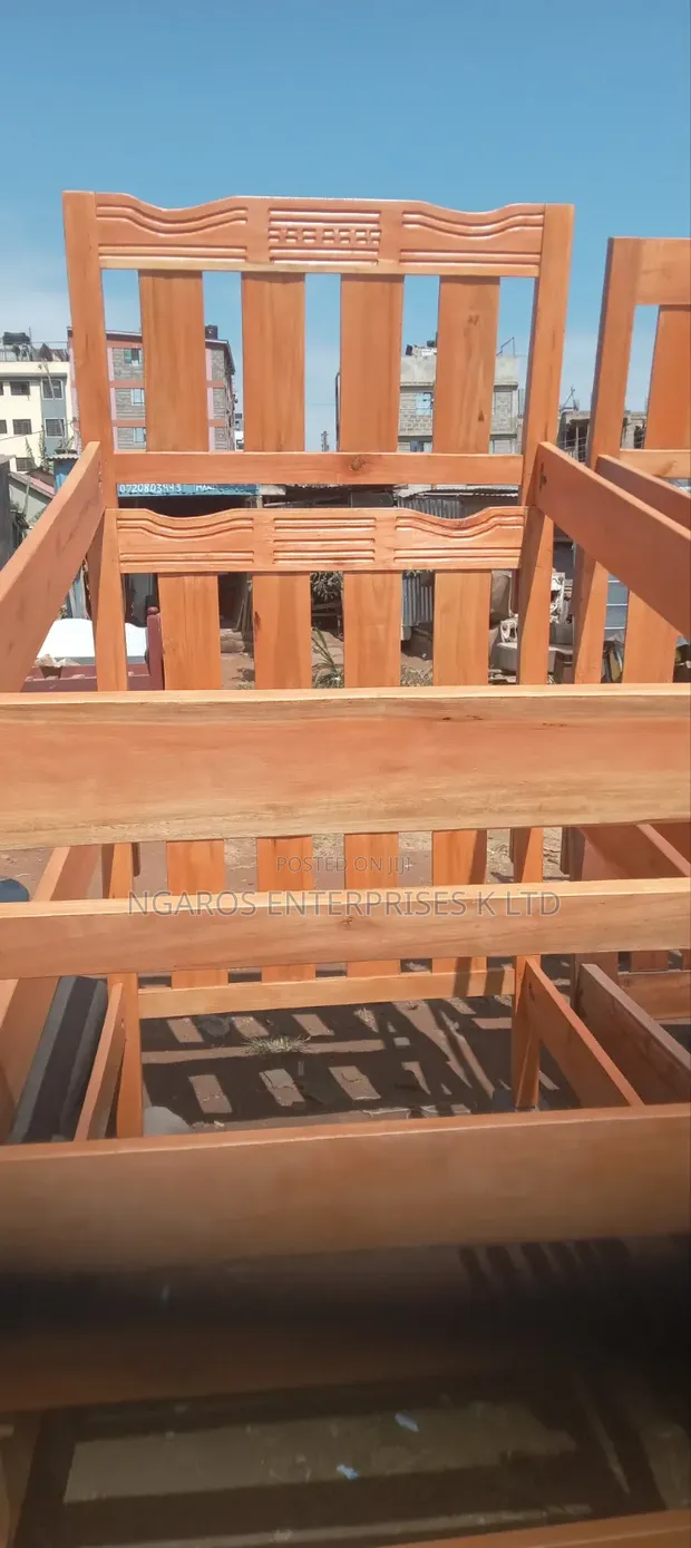 Kitanda cha Mbao 3.5 kwa 6 Feet - 1