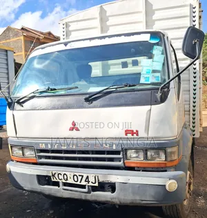 Mitsubishi FH215 Lori la Box