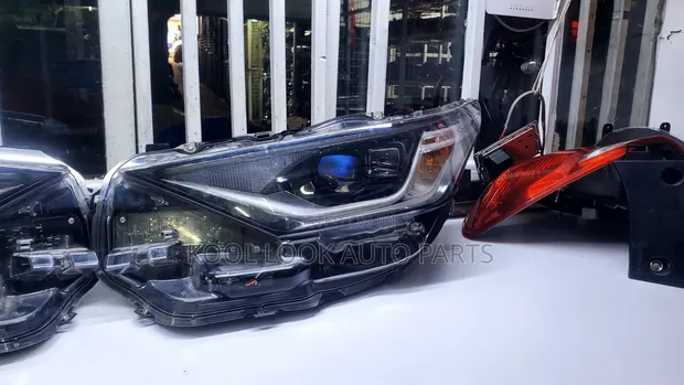 Toyota Auris 2018 Xenon Headlights - 1