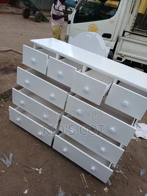 BUILT 10-Drawer Dresser - Nyeupe