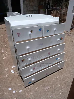 Brand New 5-Drawer Chest of Drawers