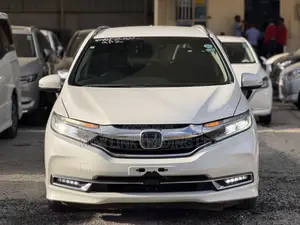 Honda Fit Shuttle 1.5 Hybrid 2WD 2019 Pearl