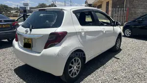 Toyota Vitz 1.3 AWD 5dr 2015 Nyeupe