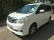 Toyota Noah 2011 Nyeupe - 2